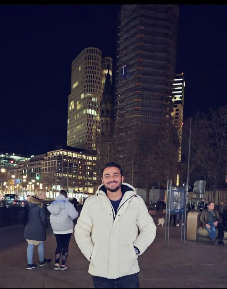  47299859  Hassan, 33 ,    Conrad