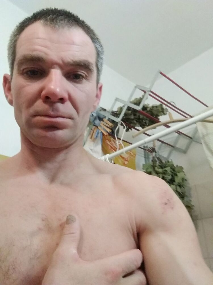 15139689  Robert, 48 ,    