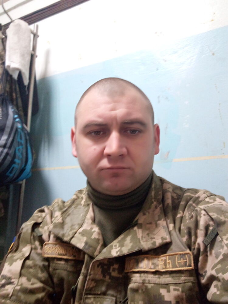  ,   Serhij, 38 ,   ,   , c 