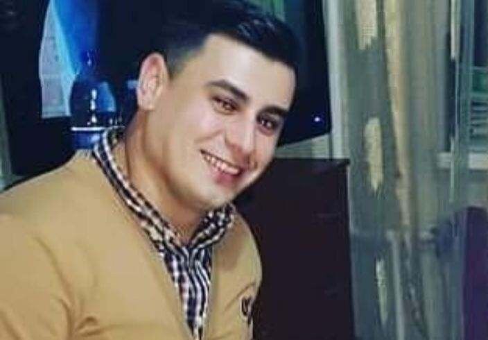  54151279  Farzin, 39 ,    