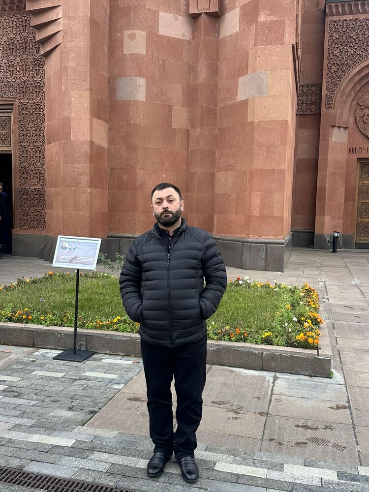  54102069  Artur, 37 ,    