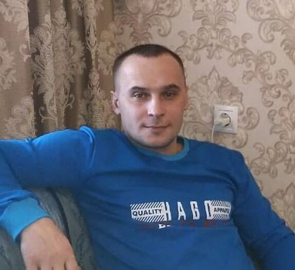  22706249  Igor, 46 ,    