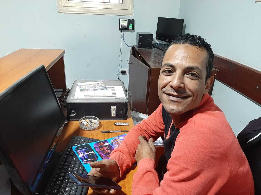  24966929  Mostafa, 39 ,    