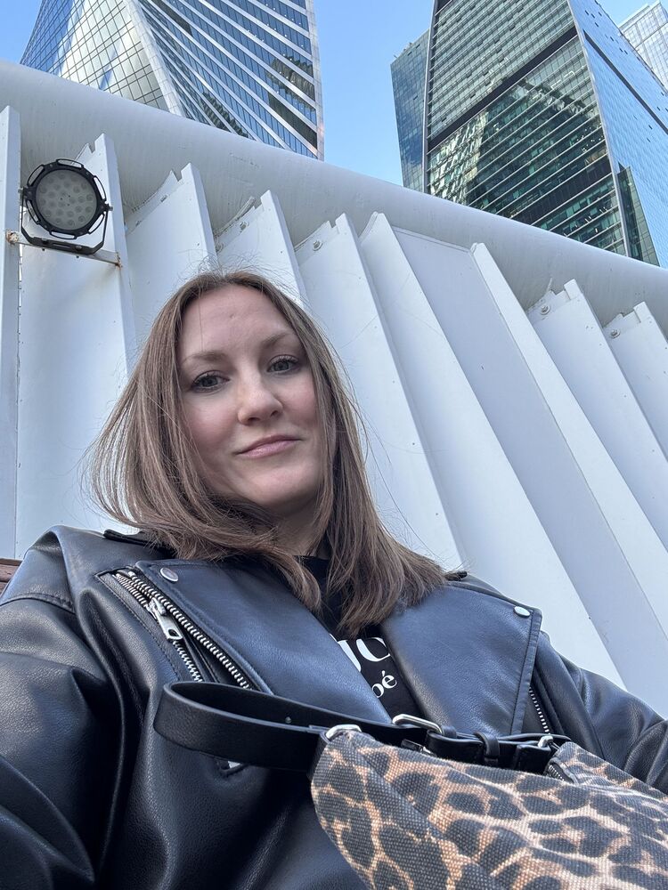  54121539  Anna, 39 ,    