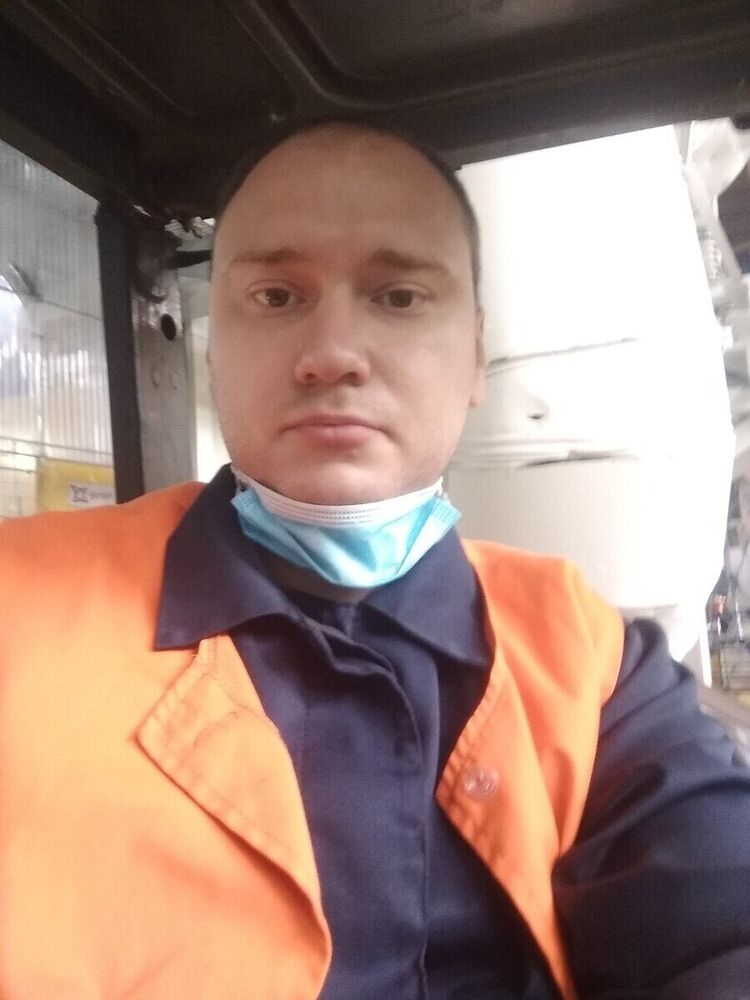  20834839  Roman, 37 ,     
