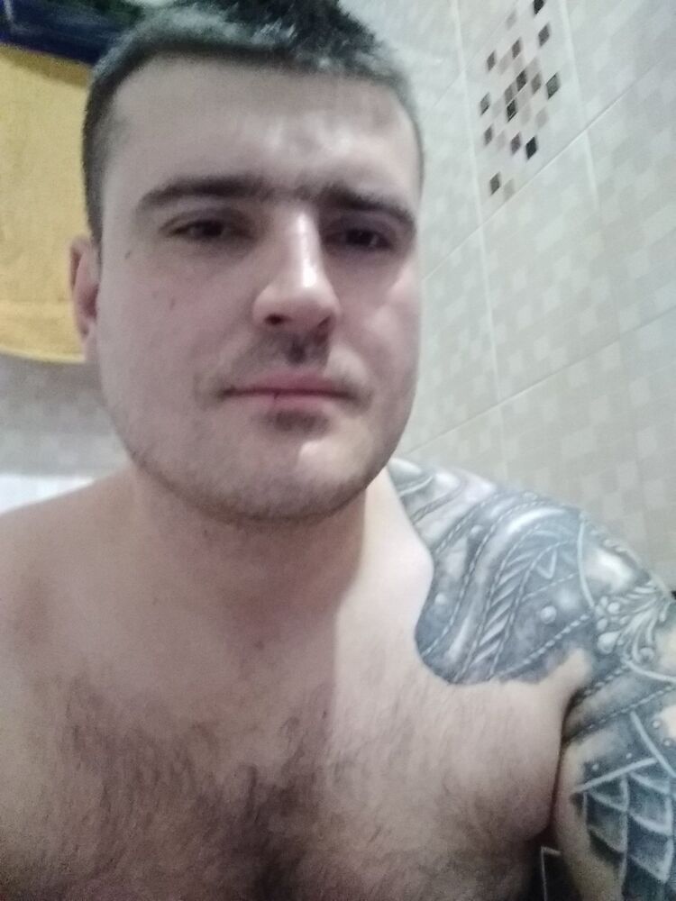  18516329  Alex, 37 ,     