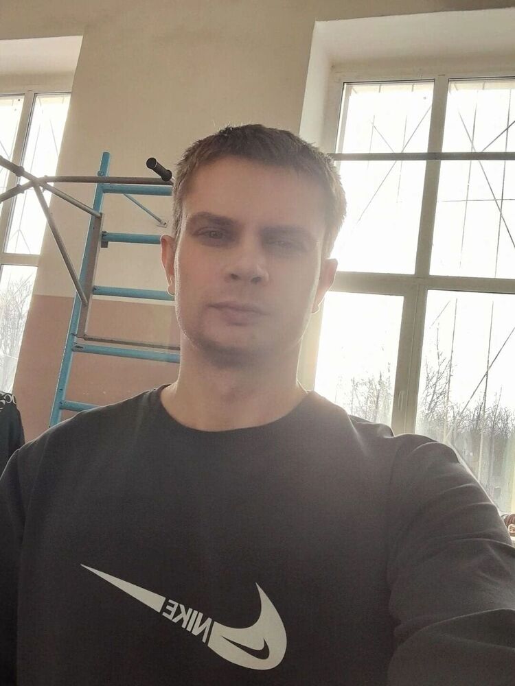  48225629  Mikhail, 33 ,    