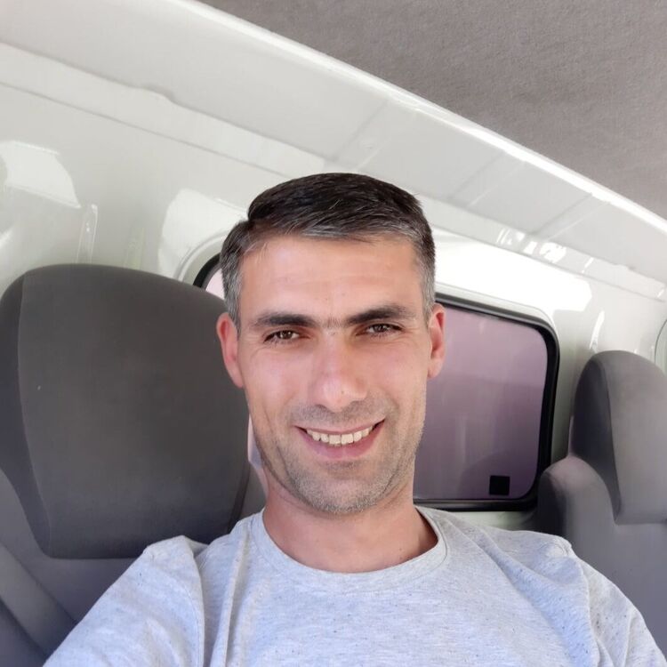 46583099  Varo, 43 ,    
