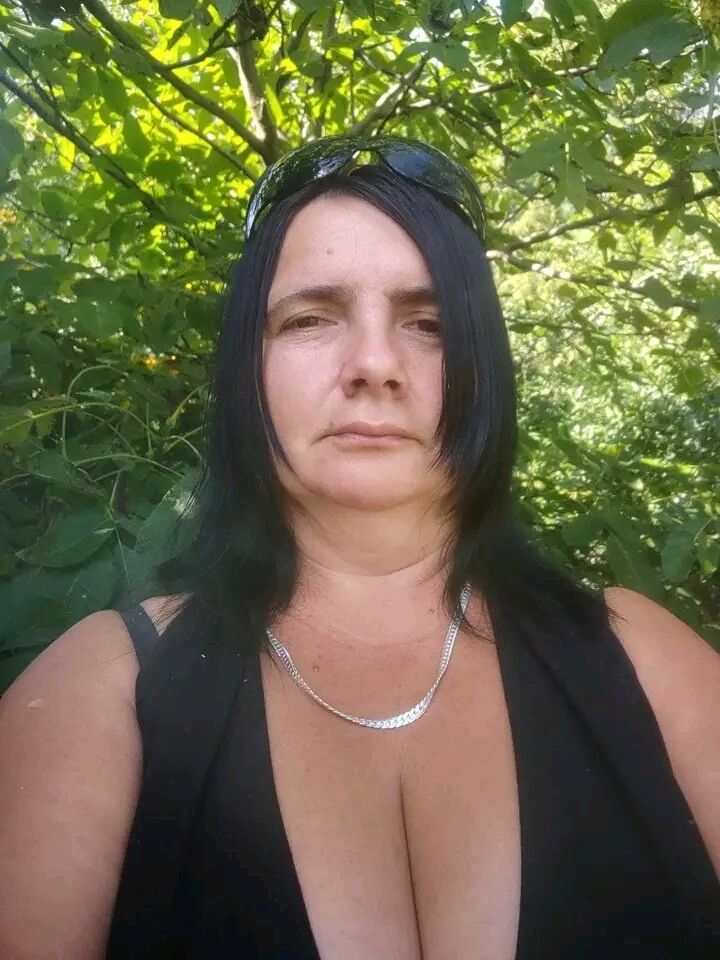  ,   Zorana, 40 ,   ,   