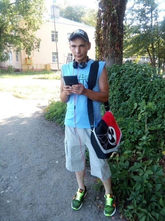  34585359  Alex, 37 ,    
