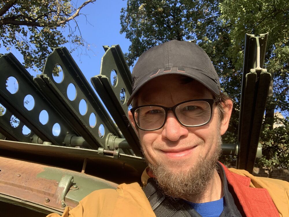  54601299  Denis, 47 ,    