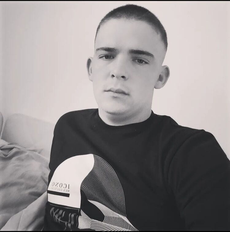  40831129  Ivan, 23 ,    Teplice