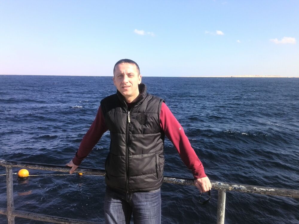  5493329  Costea, 44 ,    