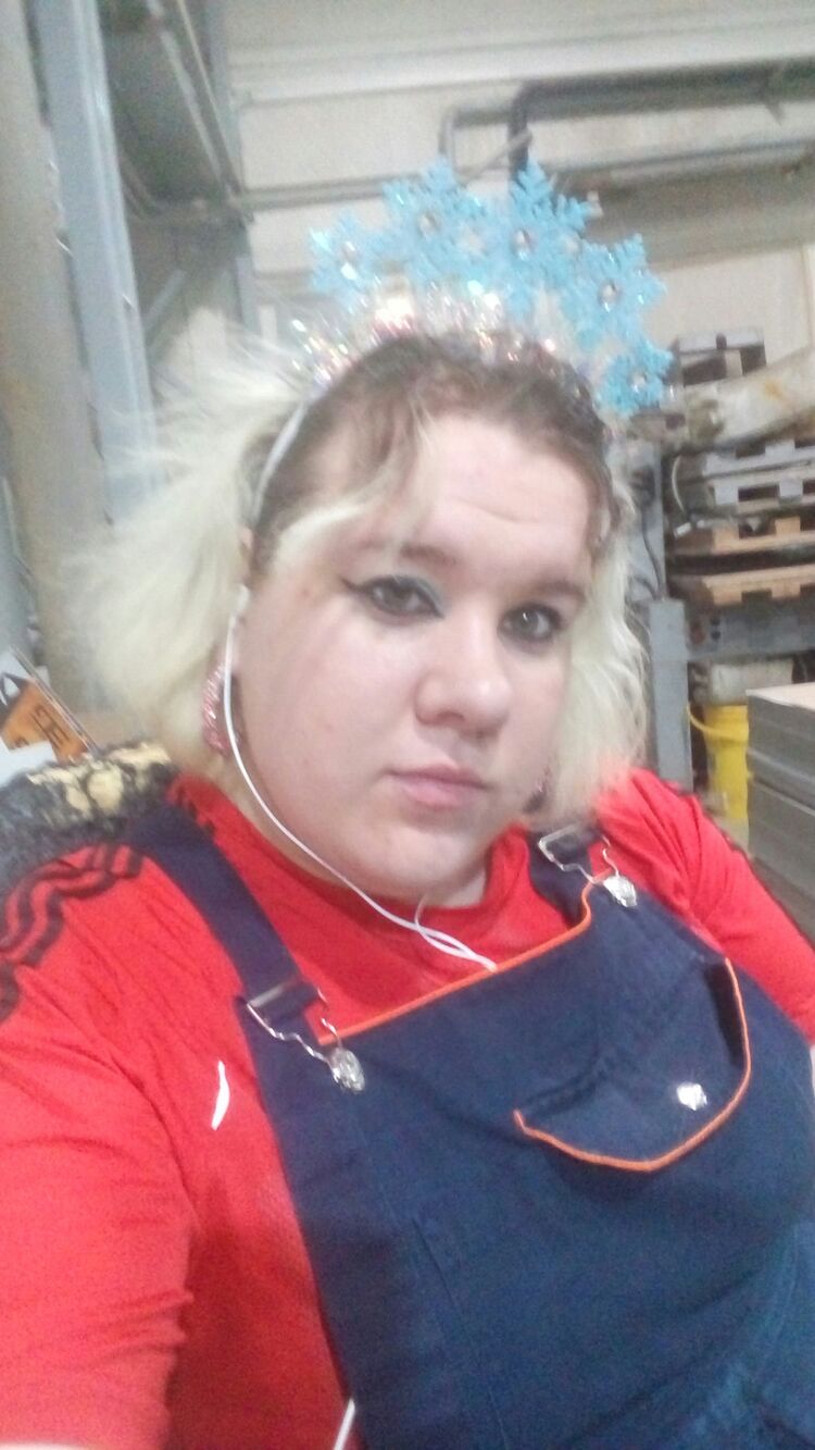  49117309  Viktoria, 24 ,    