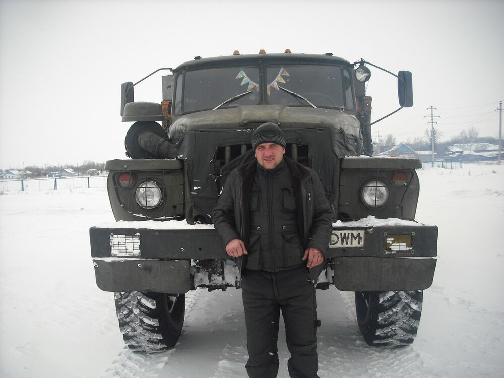  ,   Viktor, 34 ,   