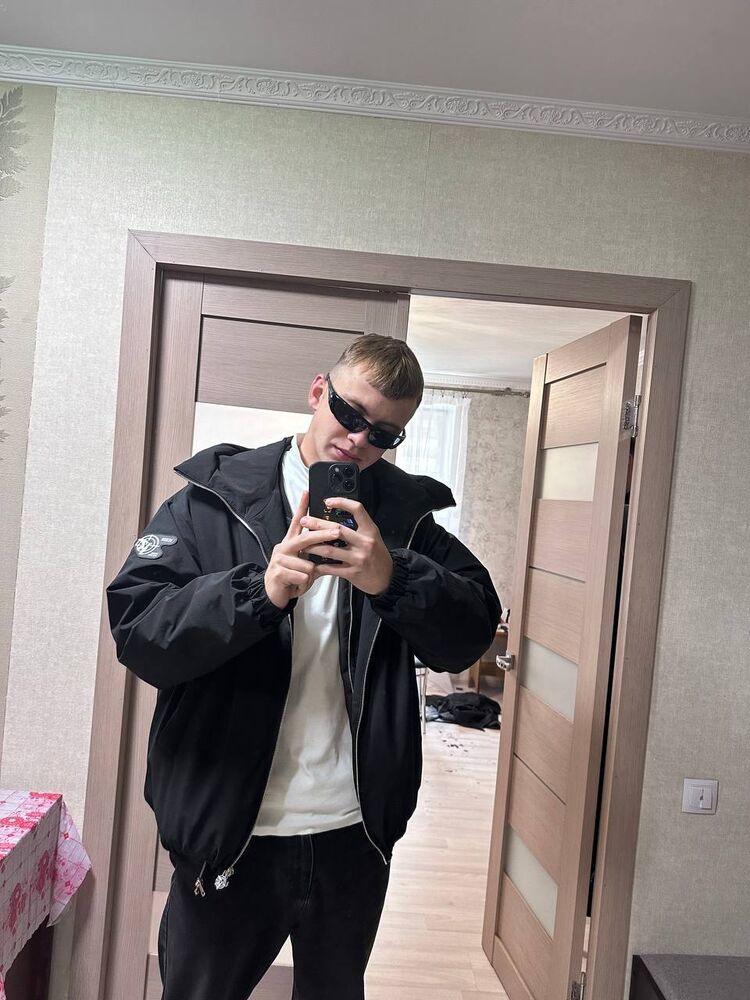  53934269  Maksim, 20 ,    