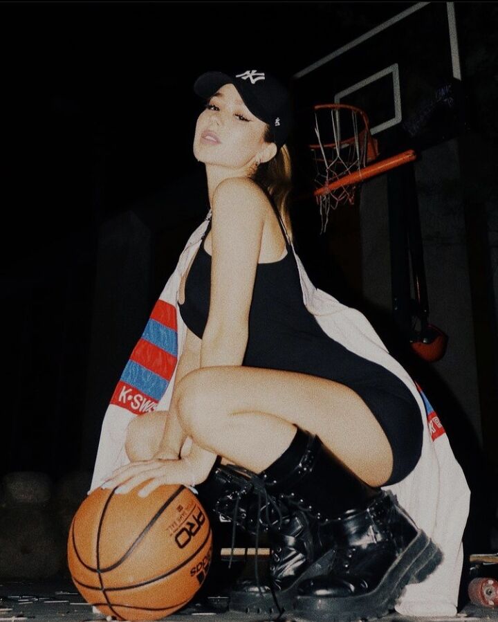  ,   Kristina, 25 ,  