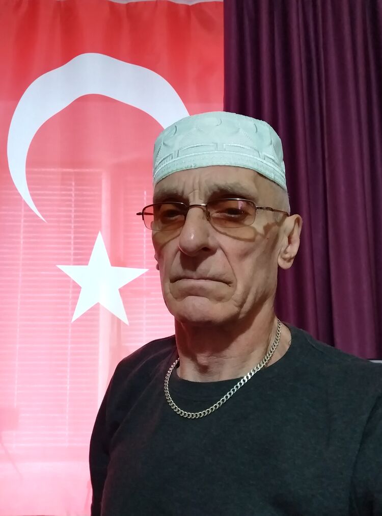  27951139  Gennadiy, 66 ,    