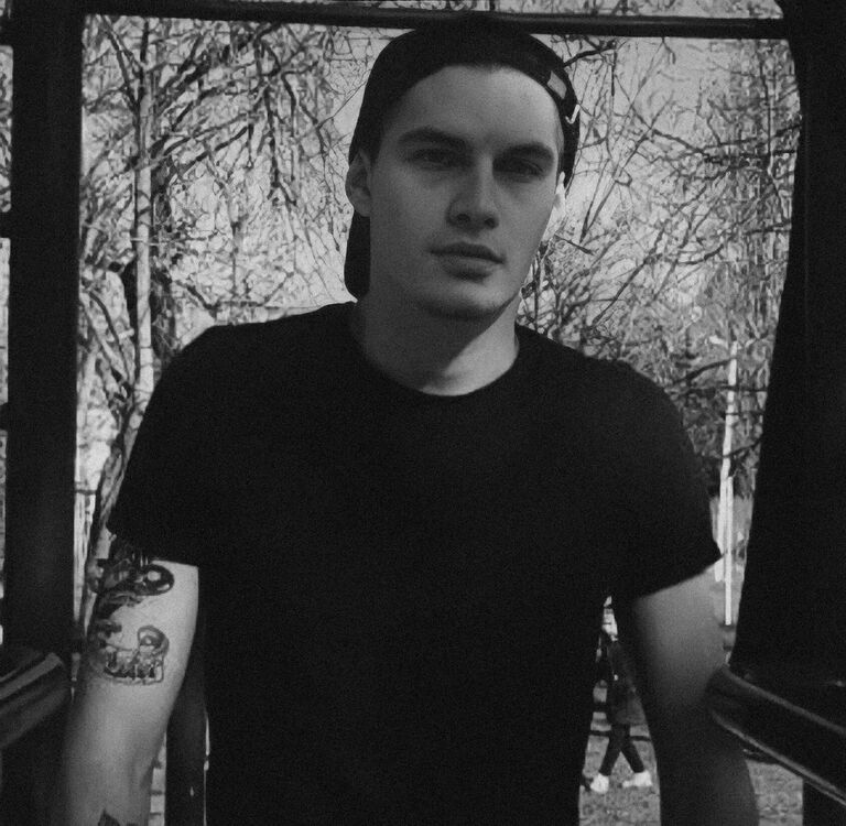  33793199  Artem, 28 ,    