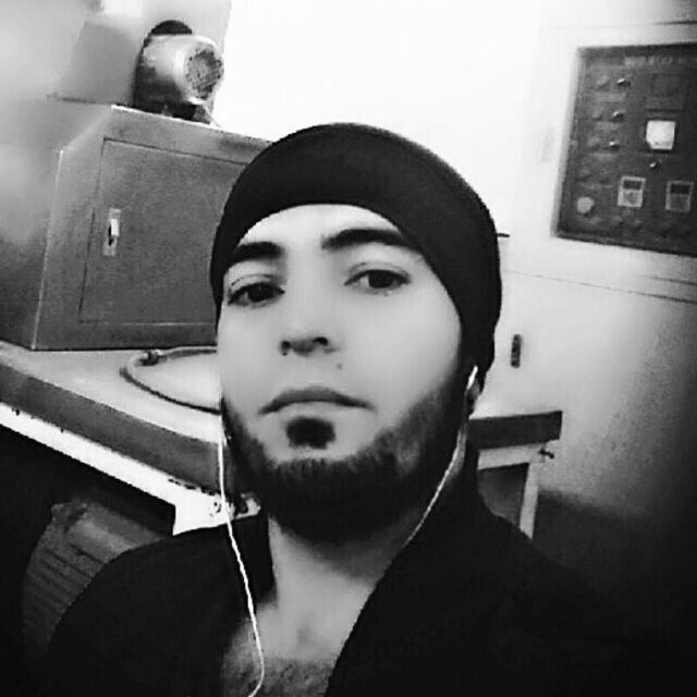 22269099  Amir volk, 31 ,    