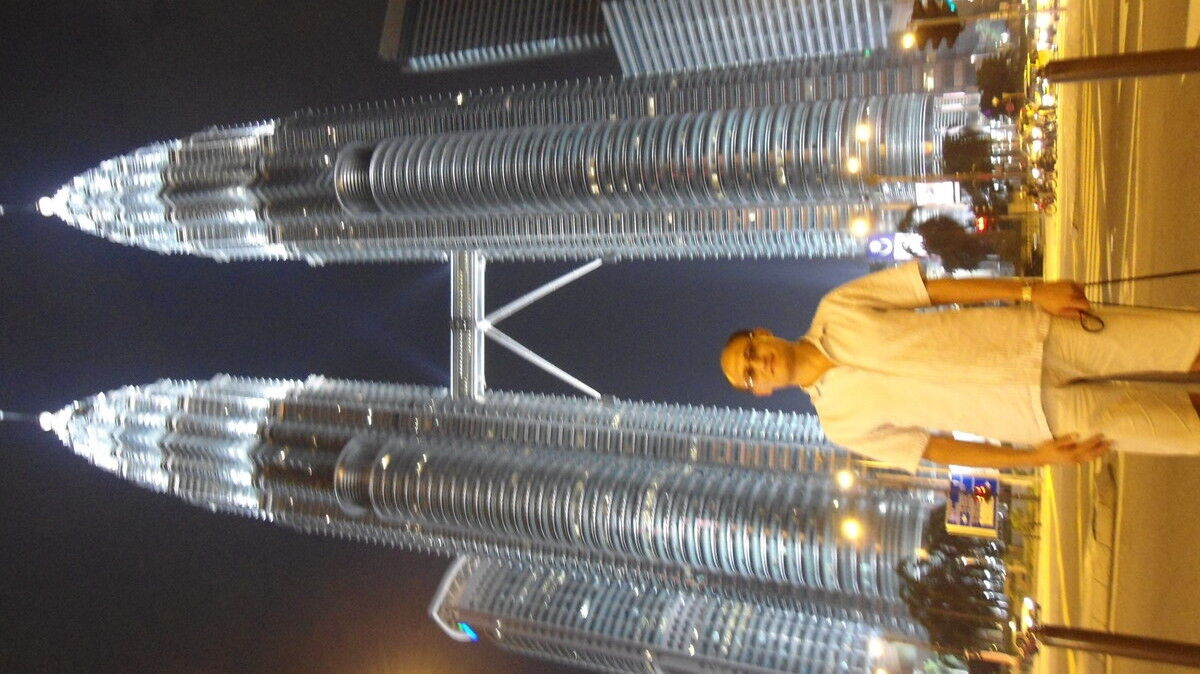  ,   Oskar, 45 ,  