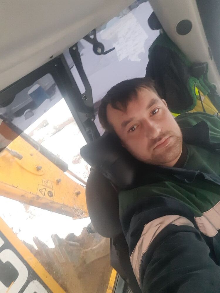  33200199  Alexander, 29 ,    