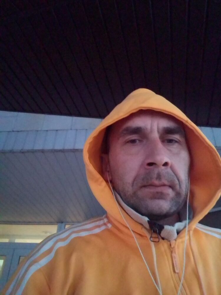  19008899  Vladimir, 49 ,    