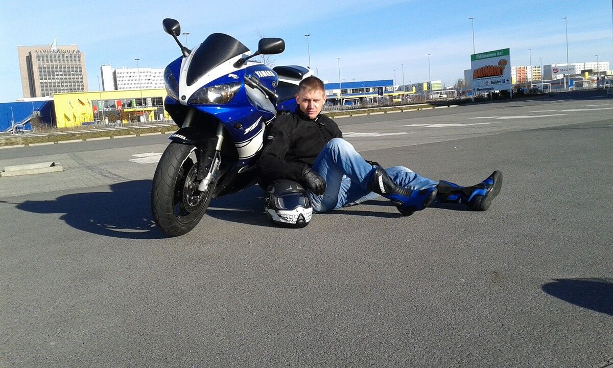  7927389  Artur, 38 ,    