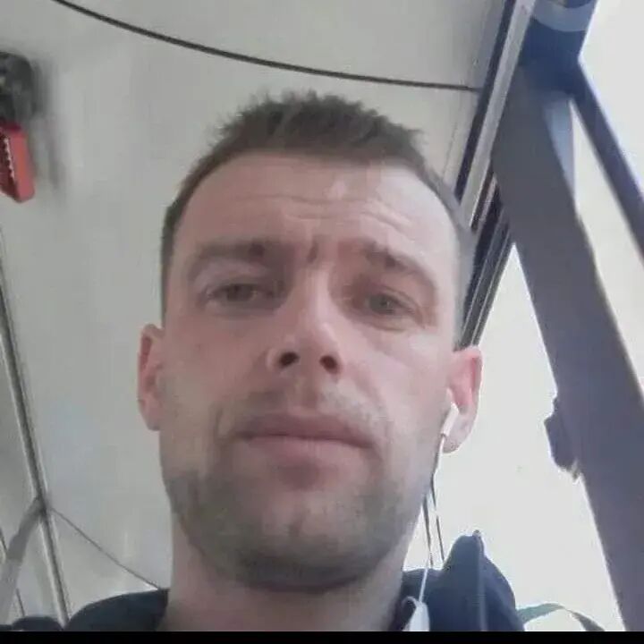  23723239  Roman, 41 ,    