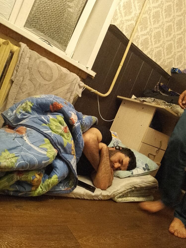  35210189  Akmaldjon, 38 ,    