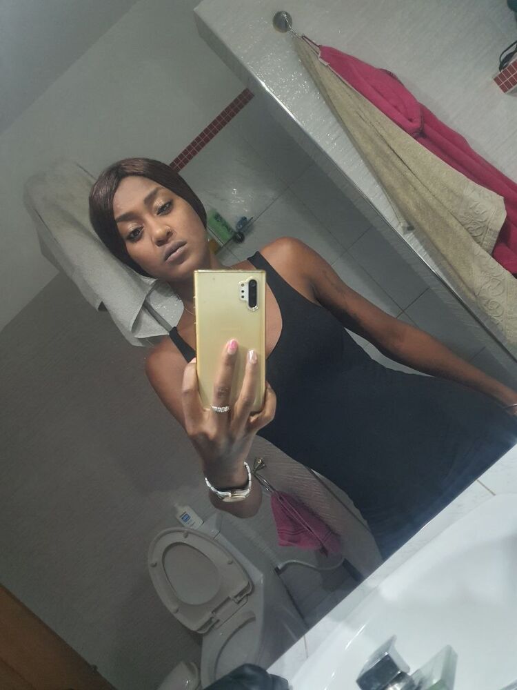  42921449  Laura, 31 ,    