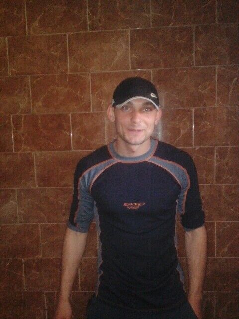  20313519  Vlad, 28 ,    