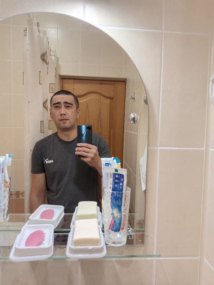  ,   Erzhan, 33 ,   c 