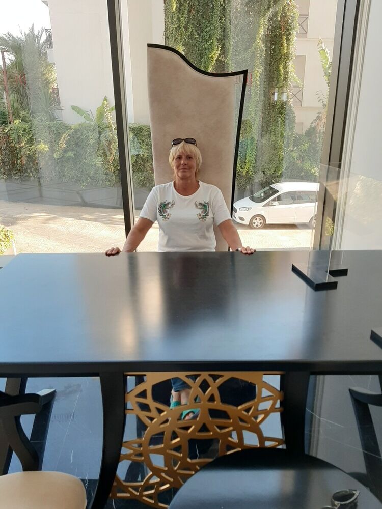  21931349  Larisa, 60 ,    