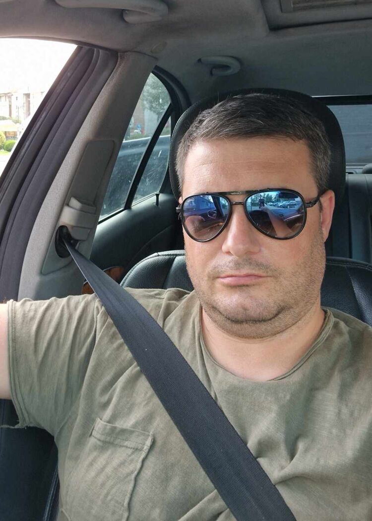  48712579  Kakha, 39 ,    