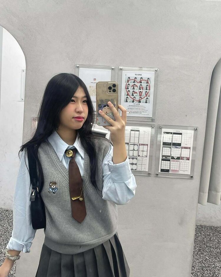  49504789  , 30 ,    