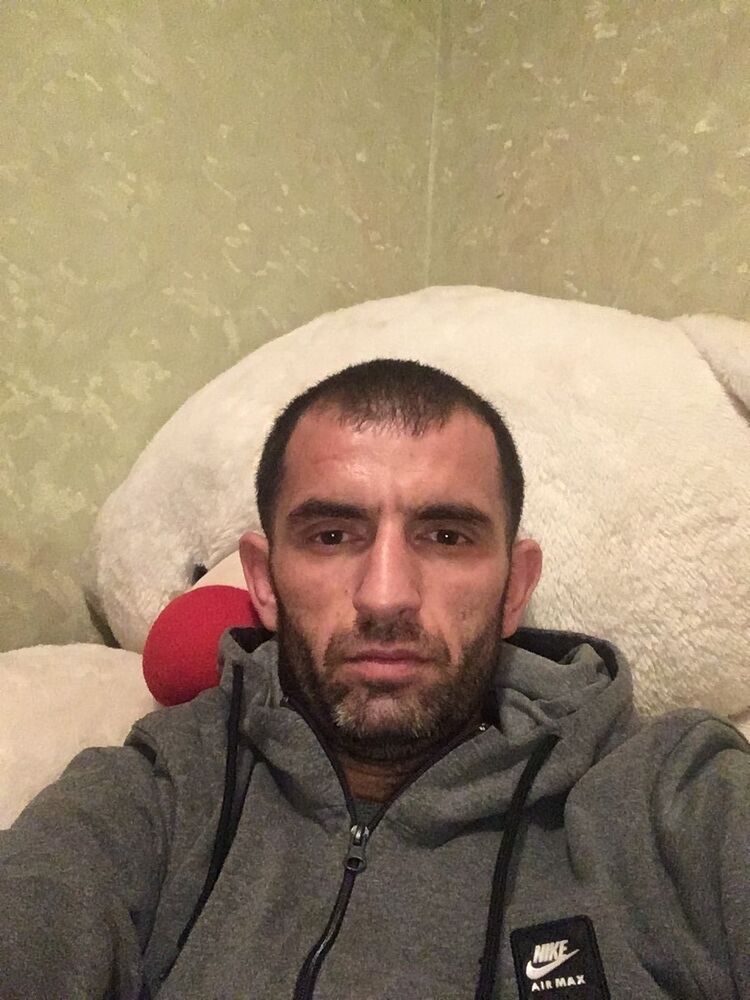  15810979  , 40 ,    