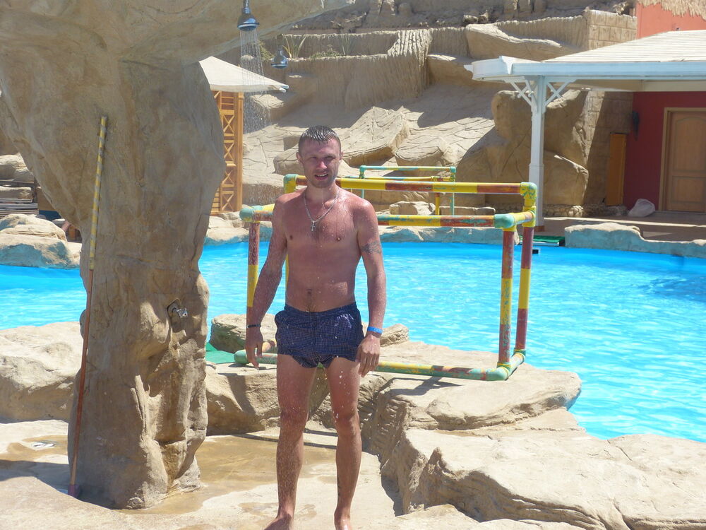  7050969  Andrei, 43 ,    