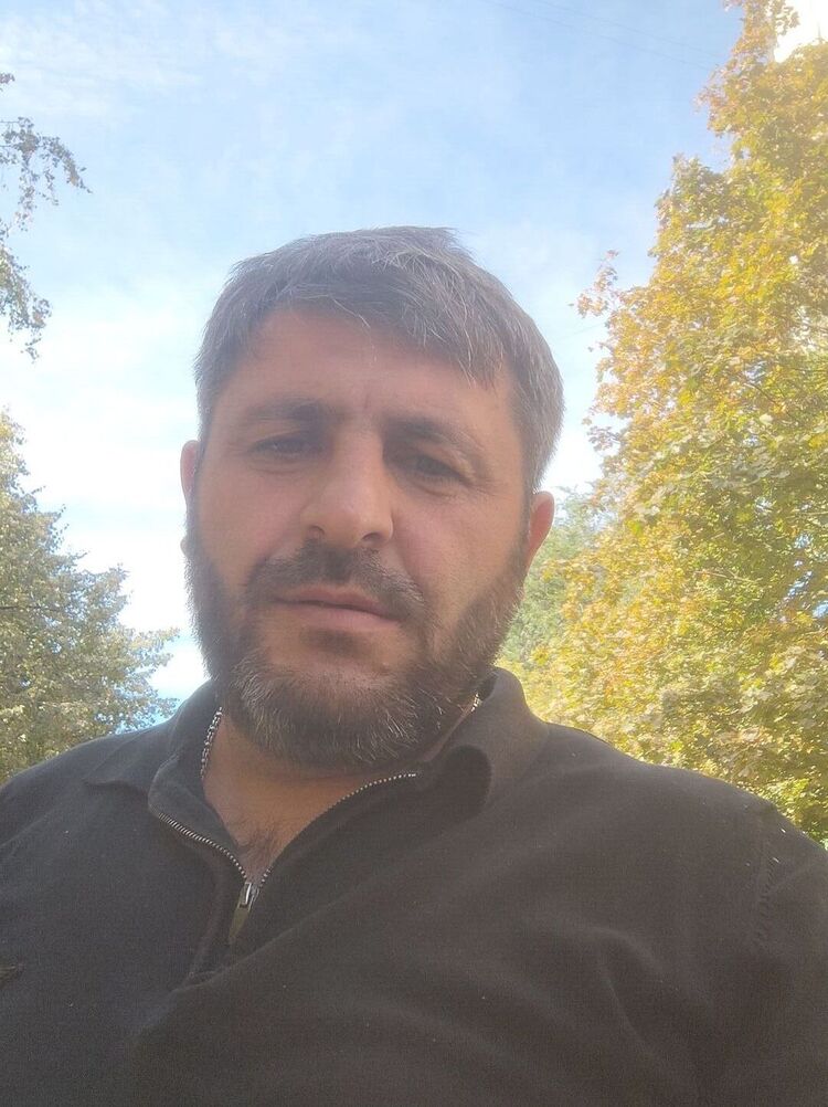  53541849  Armen, 43 ,    