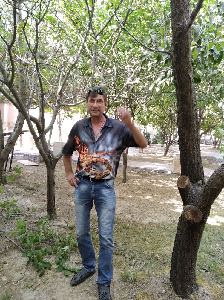  49808999  Robert, 58 ,    