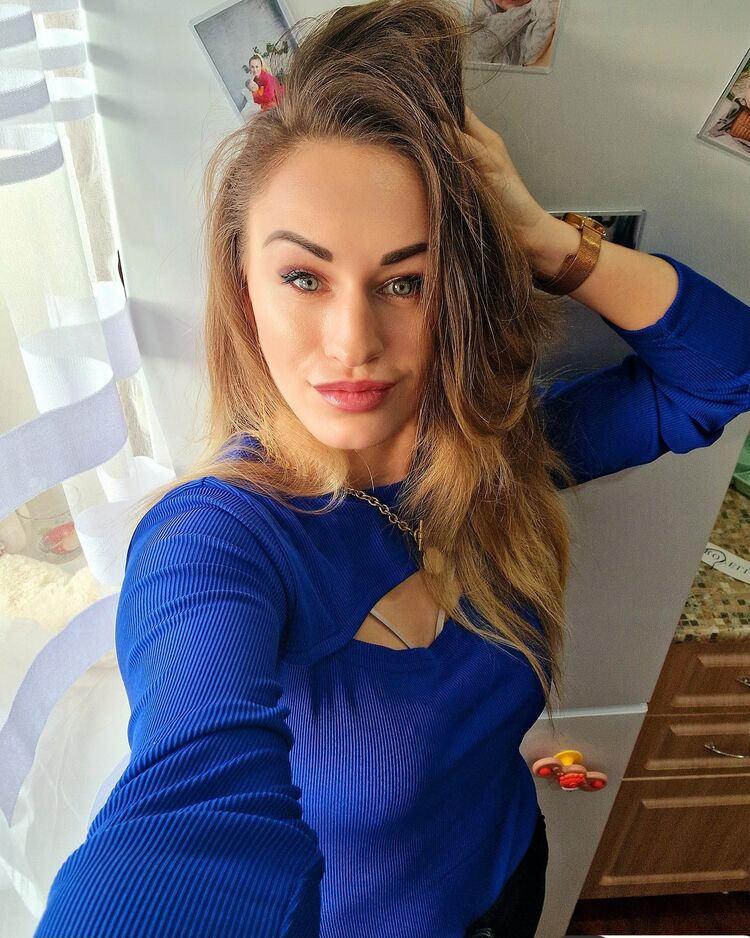  44136579  Kristina, 29 ,    
