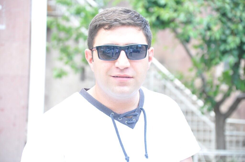  ,   Tigran, 39 ,   ,   