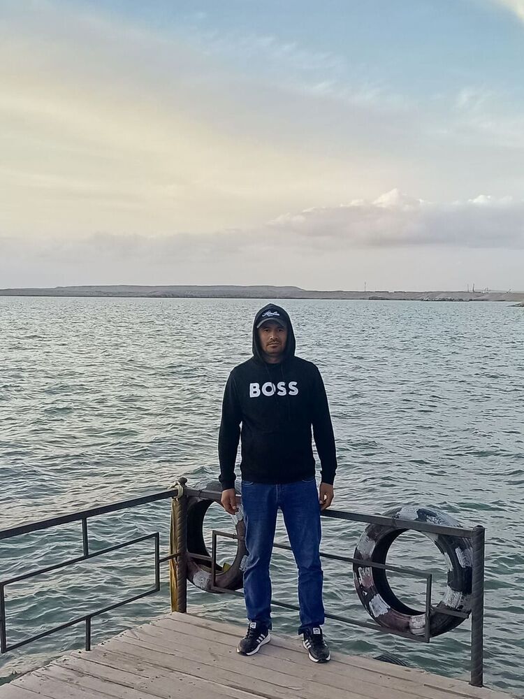  53104029  Utkir, 32 ,    