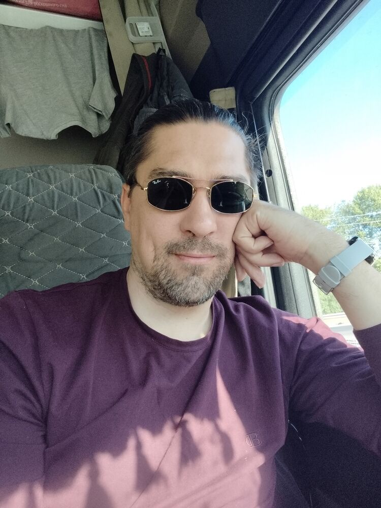  53623769  Peter, 41 ,    