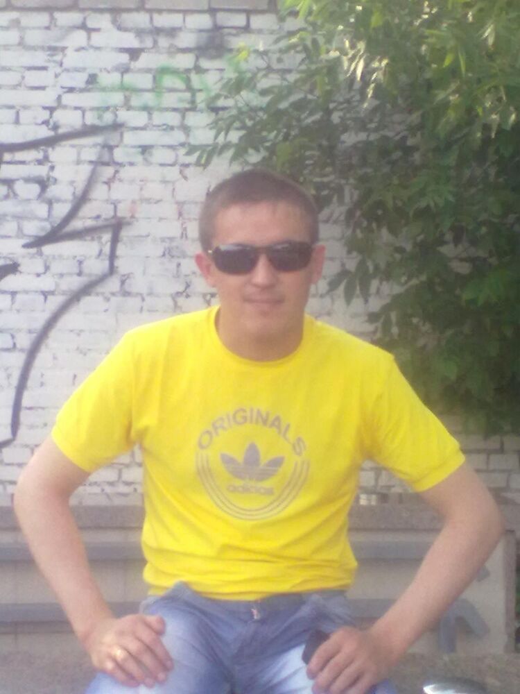  -,   Artur, 32 ,   