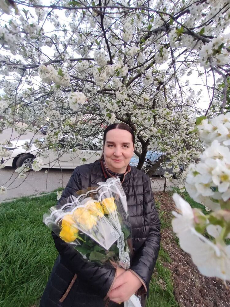  ,   Julia, 49 ,   