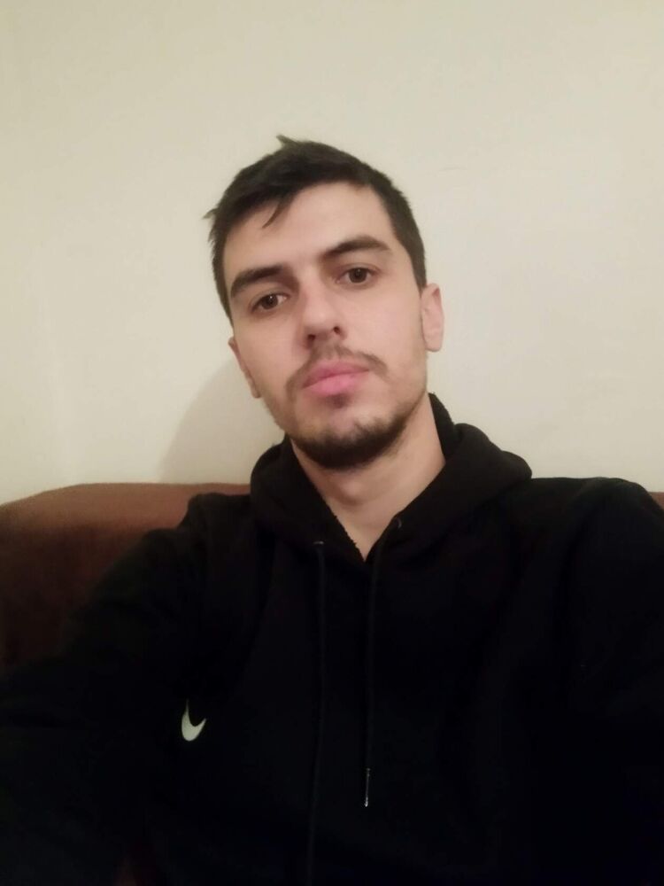  46141389  Andrei, 25 ,    