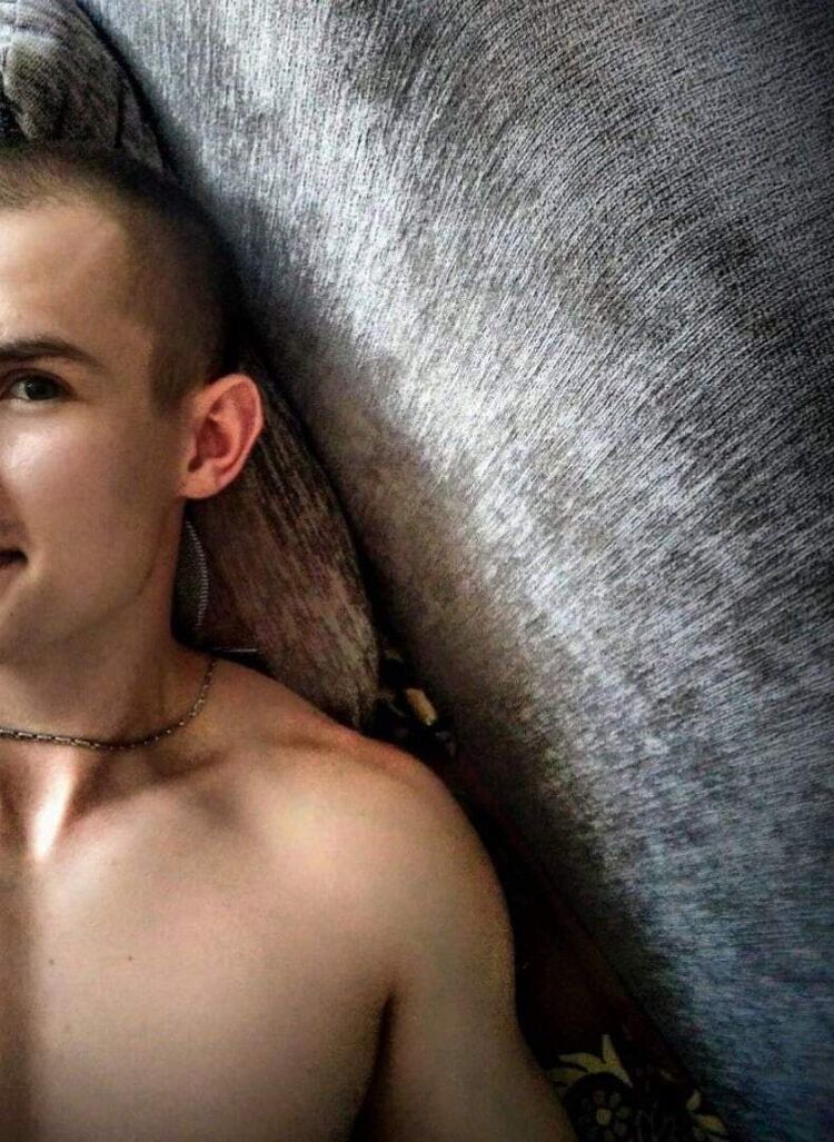  31403119  Simon, 27 ,    