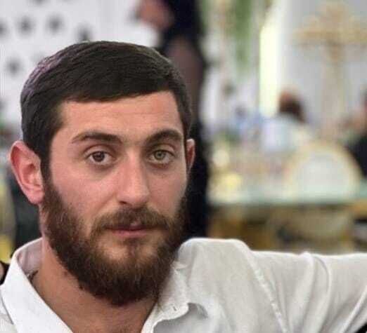  40908939  Armen, 24 ,    