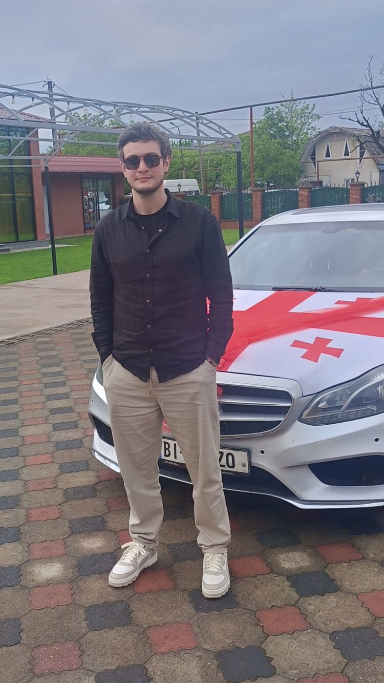  53970429  Dato, 31 ,    